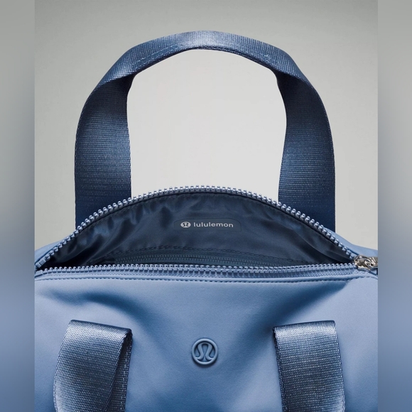 Lululemon Mini Barrel Bag - Picture 3 of 10